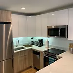 Sunny Apartment In Chelsea