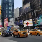 Mia Suite East Village - Free Street Parking + Wifi