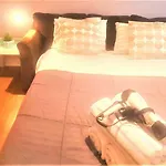 Mia Suite East Village - Free Street Parking + Wifi