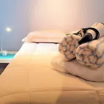 Mia Suite East Village - Free Street Parking + Wifi
