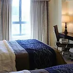 Comfort Inn & Suites - Kew Gardens Near La Guardia Airport