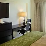Comfort Inn & Suites - Kew Gardens Near La Guardia Airport