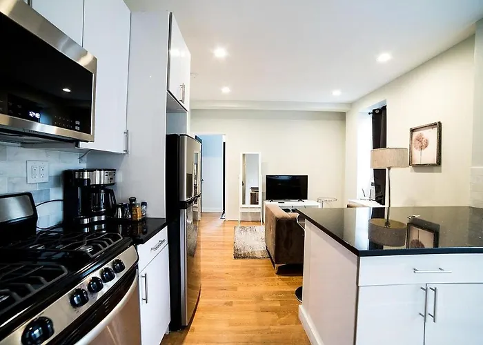 Newly Renovated Heart Of Lower East Side 2Br 1Ba, 5 Min Walk To Soho, 1 Block To Whole Foods, Washer Dryer!