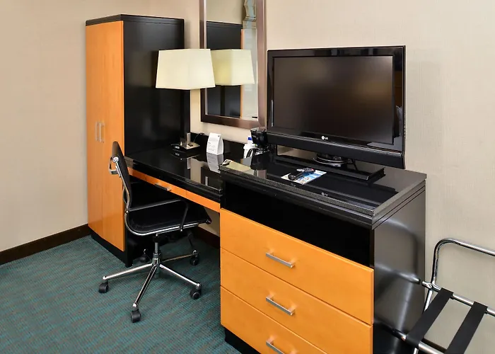 Holiday Inn Express Kennedy Airport