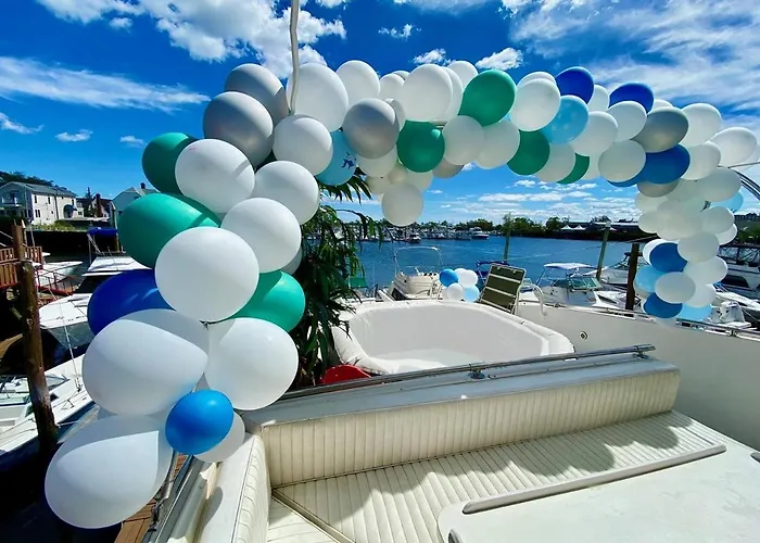 Oceanfront 3-decks Condo @ Yacht