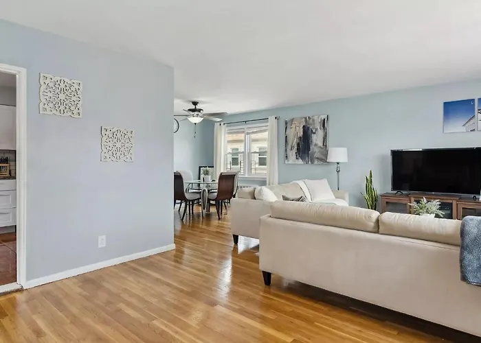 Rockaway 3 Bedroom Suite By The Sea.