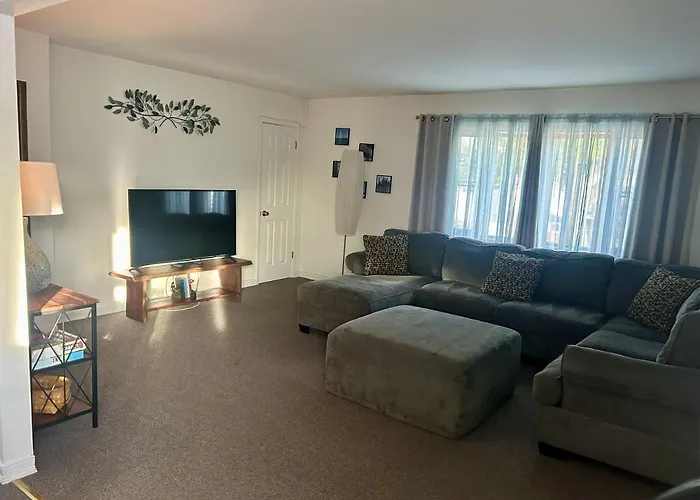 A Spacious & Blissful Stay In Queens