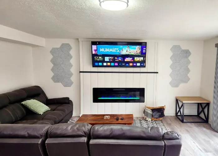 Modern 2 Bed One Bath At West Side