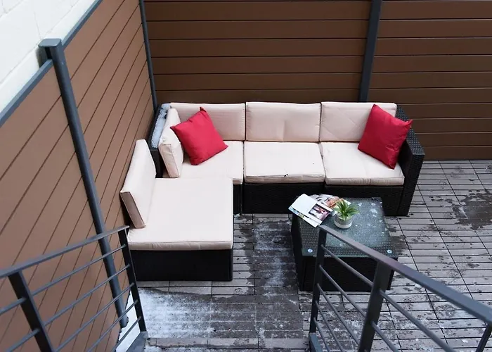 3-2 New Prime E Village Private Outdoor!