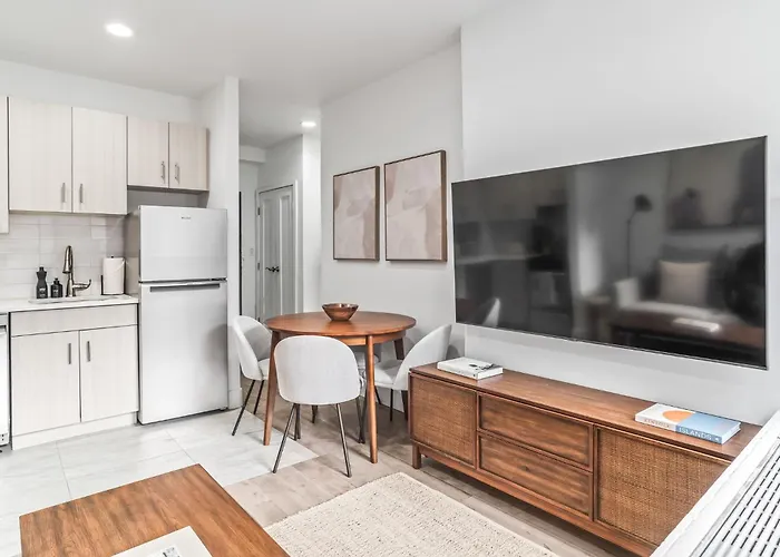 Stylish 2 Bed 1 Bath Stay By The Chrysler Building & Vibrant Murray Hill