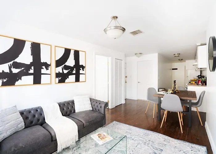 1435-3 3 Bedrooms 2Bath W&D Prime Upper East