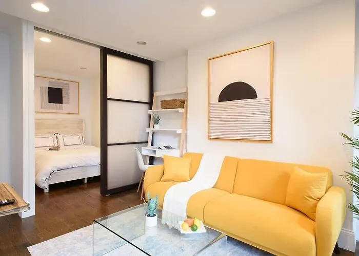69-5A Celebrate The Season Modern Lower East Side 1Br Apt
