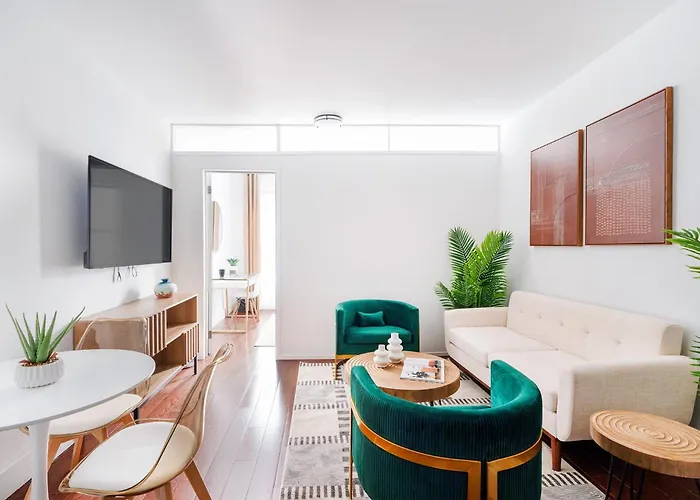 444-4F Newly Furnished Elv 1Br Hells Kitchen
