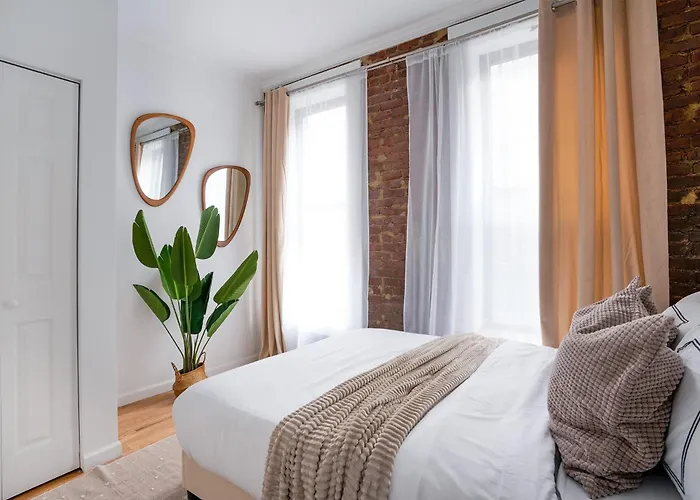 153-1G Newly Renovated 2Br Lower East Side