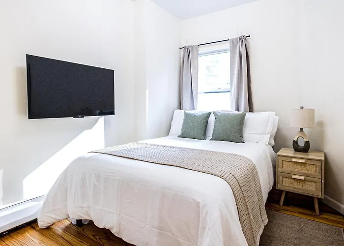 Unbeatable & Cozy 4Bdr & 1 Bth In Manhattan