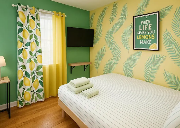 Lemon Vibes Queen Size Room