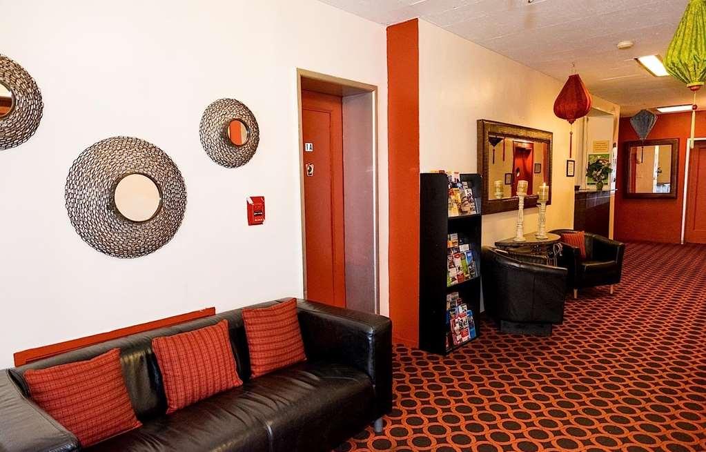 Royal Park Hostel *