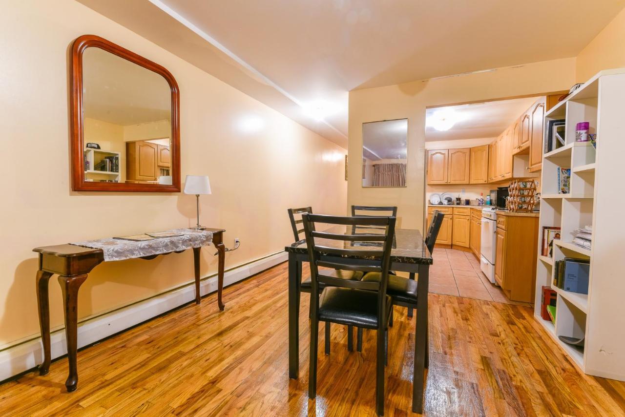Brooklyn Blue Ridge Manor: Exquisite 4 Bedroom, 2.5 Bathrooms With A Appeal Appartement New York