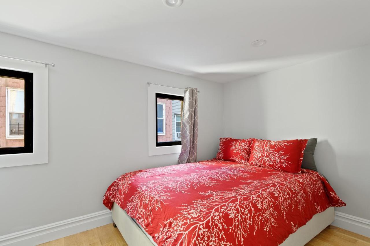 Private Gated House With Gym In Williamsburg Bk 10 Mins To Manhattan! Сasa de vacaciones Nueva York