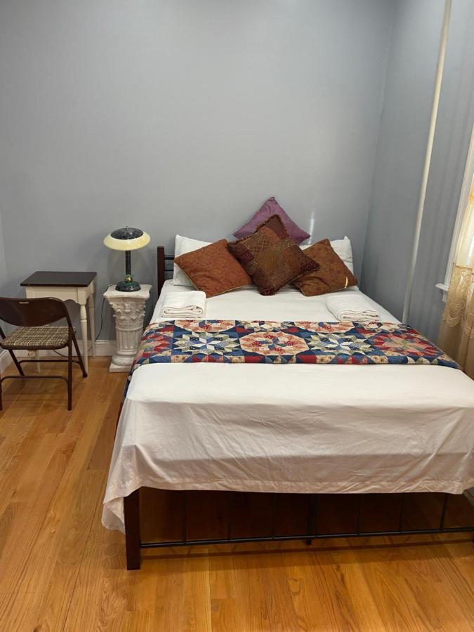 Guest house A Lovely In Queens New York City