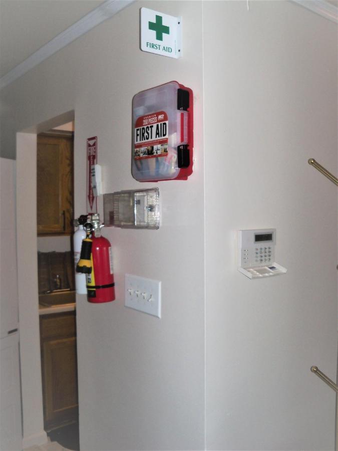 Two Bedrooms Manage And Supervise By Host Endless Features Amenities Dishwasher Washer Dryer Wifi Internet Services By Verizon Fios 960 Upload 960 Download Bi Monthly Free Housekeeping Services Huge 10000 Square Footage Appartement