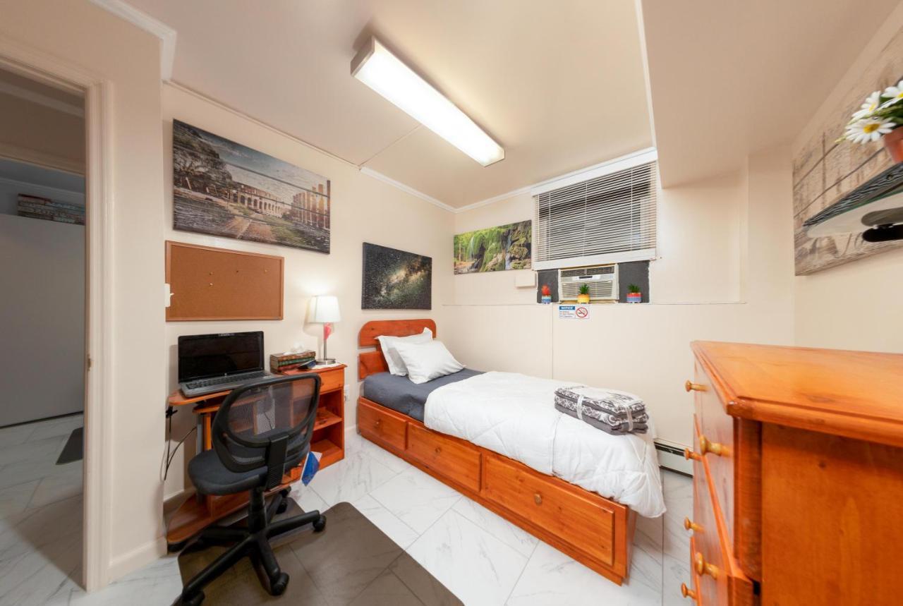 Two Bedrooms Manage And Supervise By Host Endless Features Amenities Dishwasher Washer Dryer Wifi Internet Services By Verizon Fios 960 Upload 960 Download Bi Monthly Free Housekeeping Services Huge 10000 Square Footage Appartement *