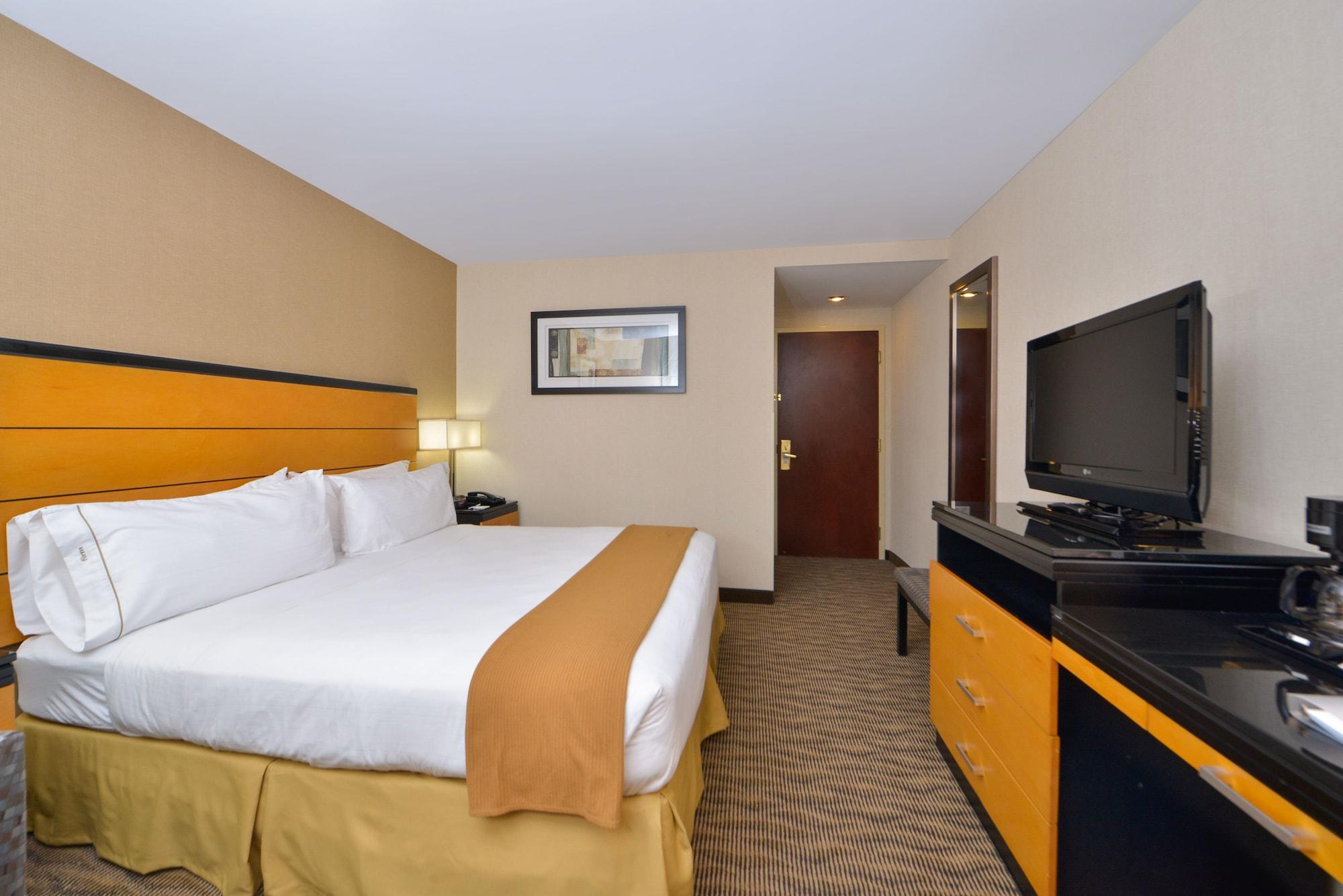 Hotel Express Kennedy Airport 3*