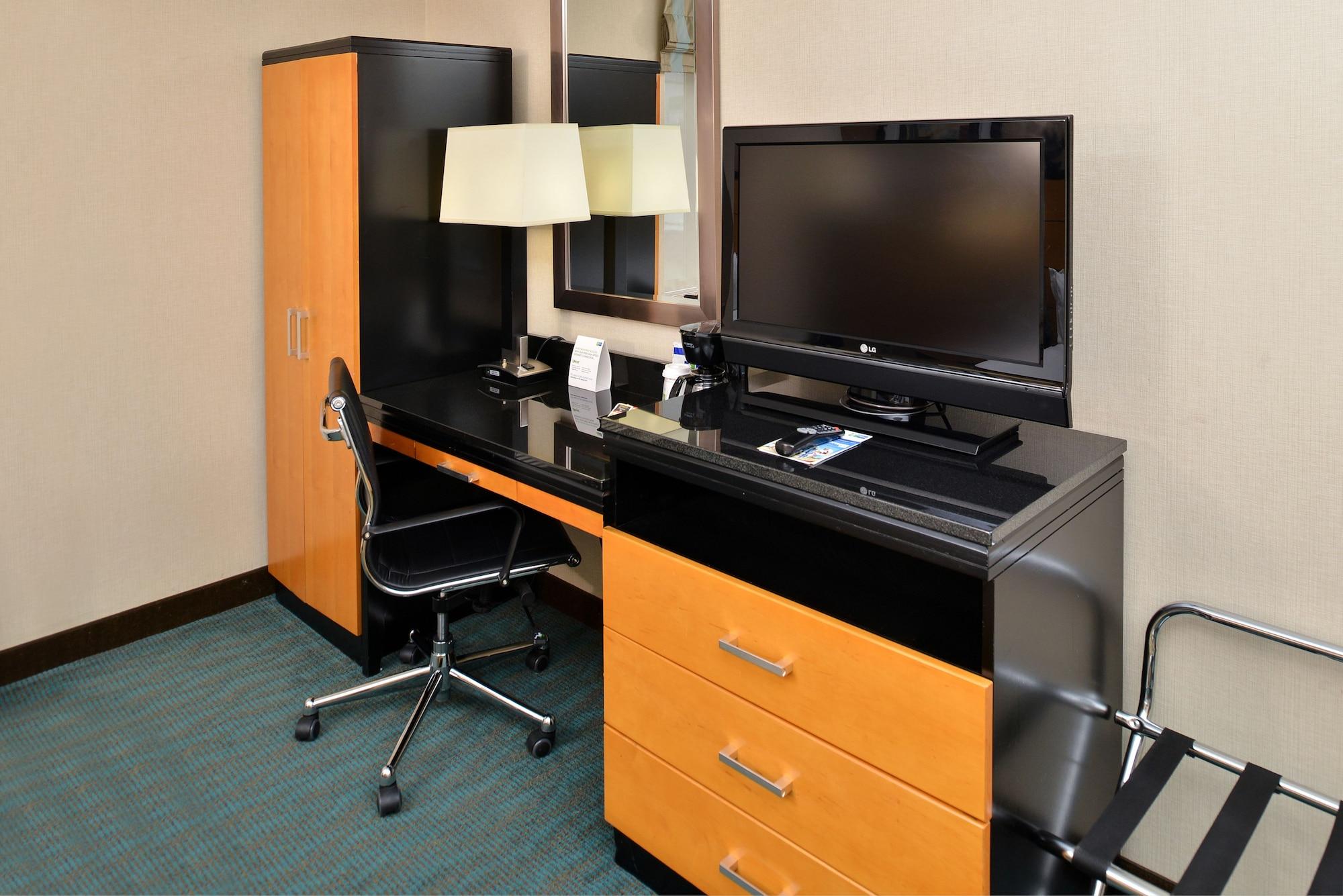 Express Kennedy Airport 3*