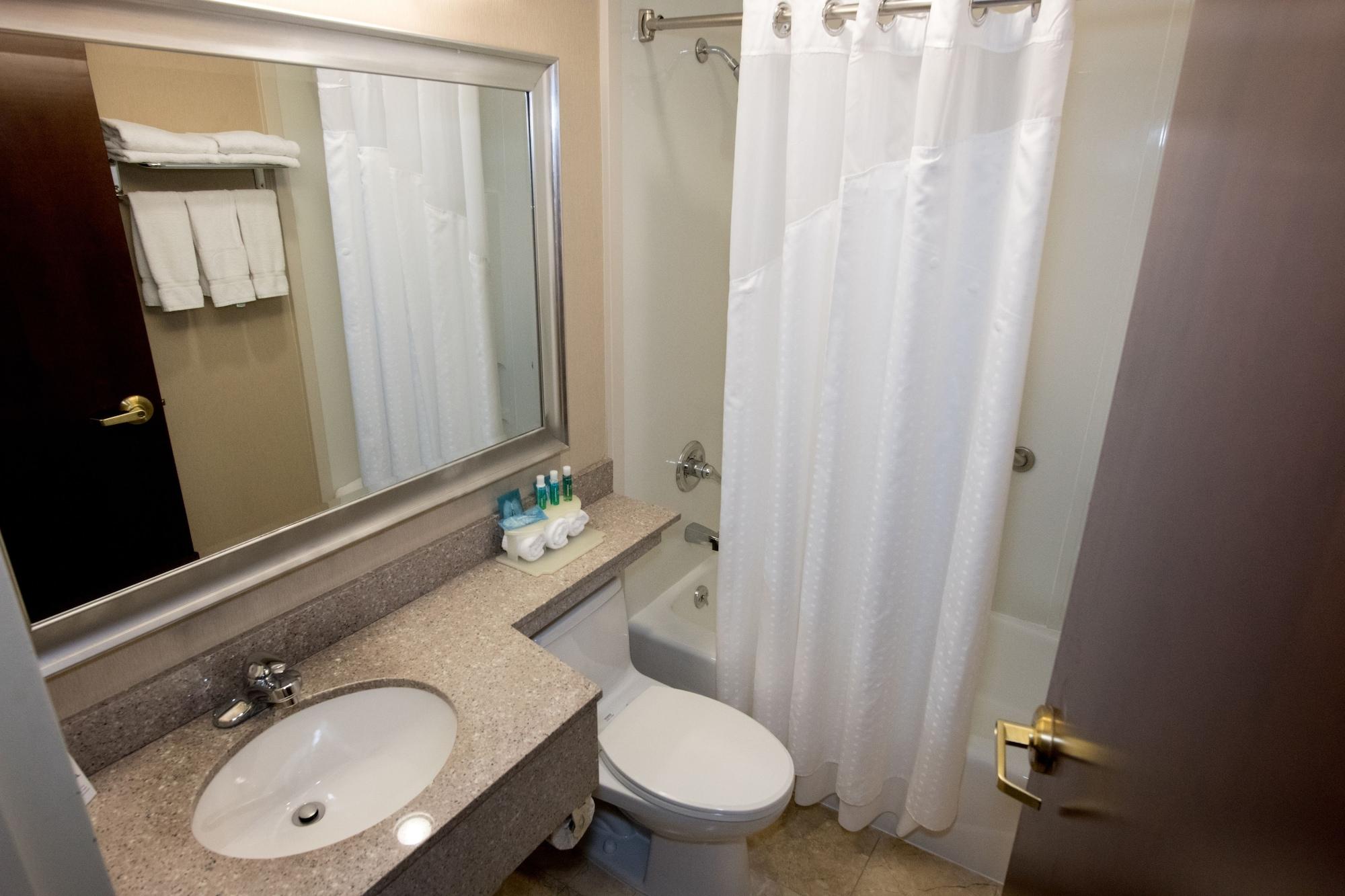 Express Kennedy Airport Hotel 3*