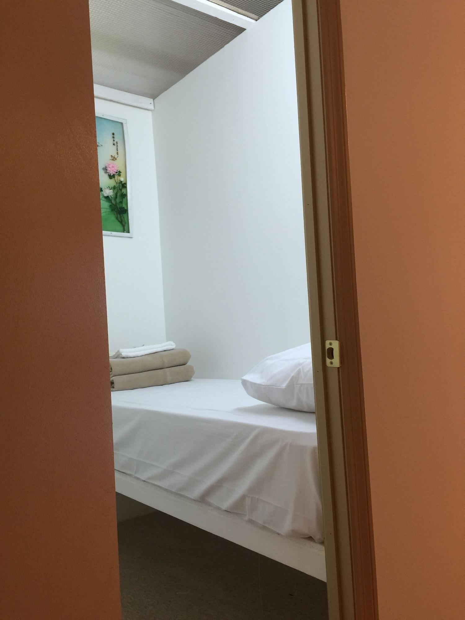 Bowery Grand Albergue