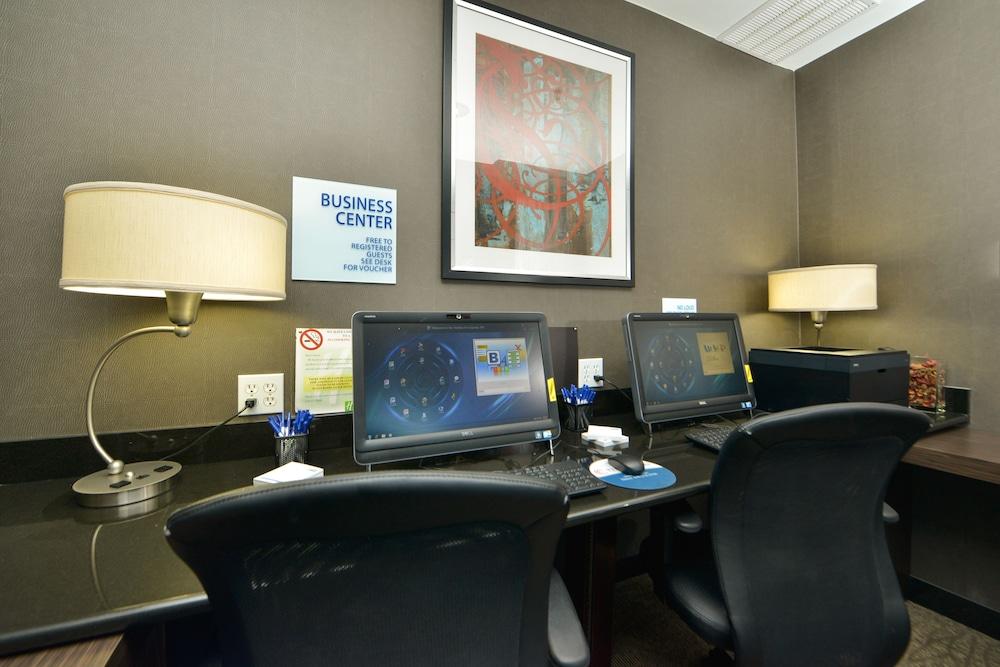 Express Kennedy Airport Hotel 3*