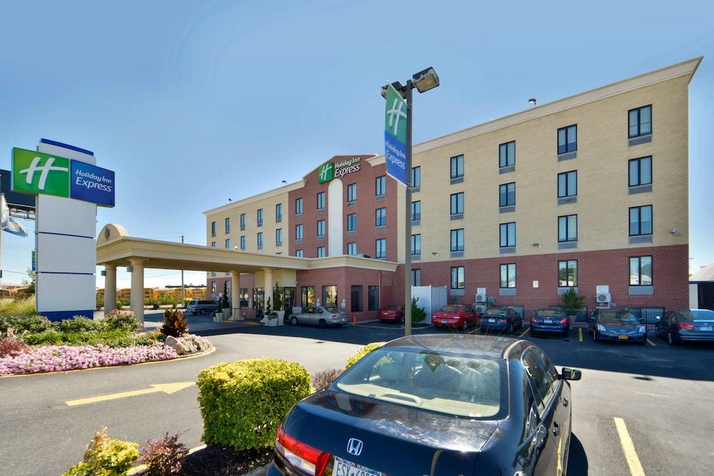 Hotel Express Kennedy Airport 3*