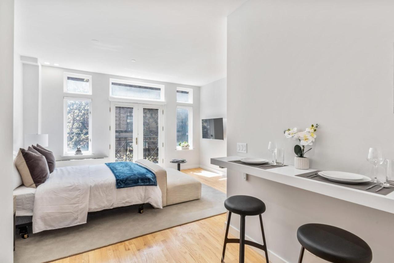 Maison Bella - Modern Studio W Charming Juliet Balcony Vakantiehuis