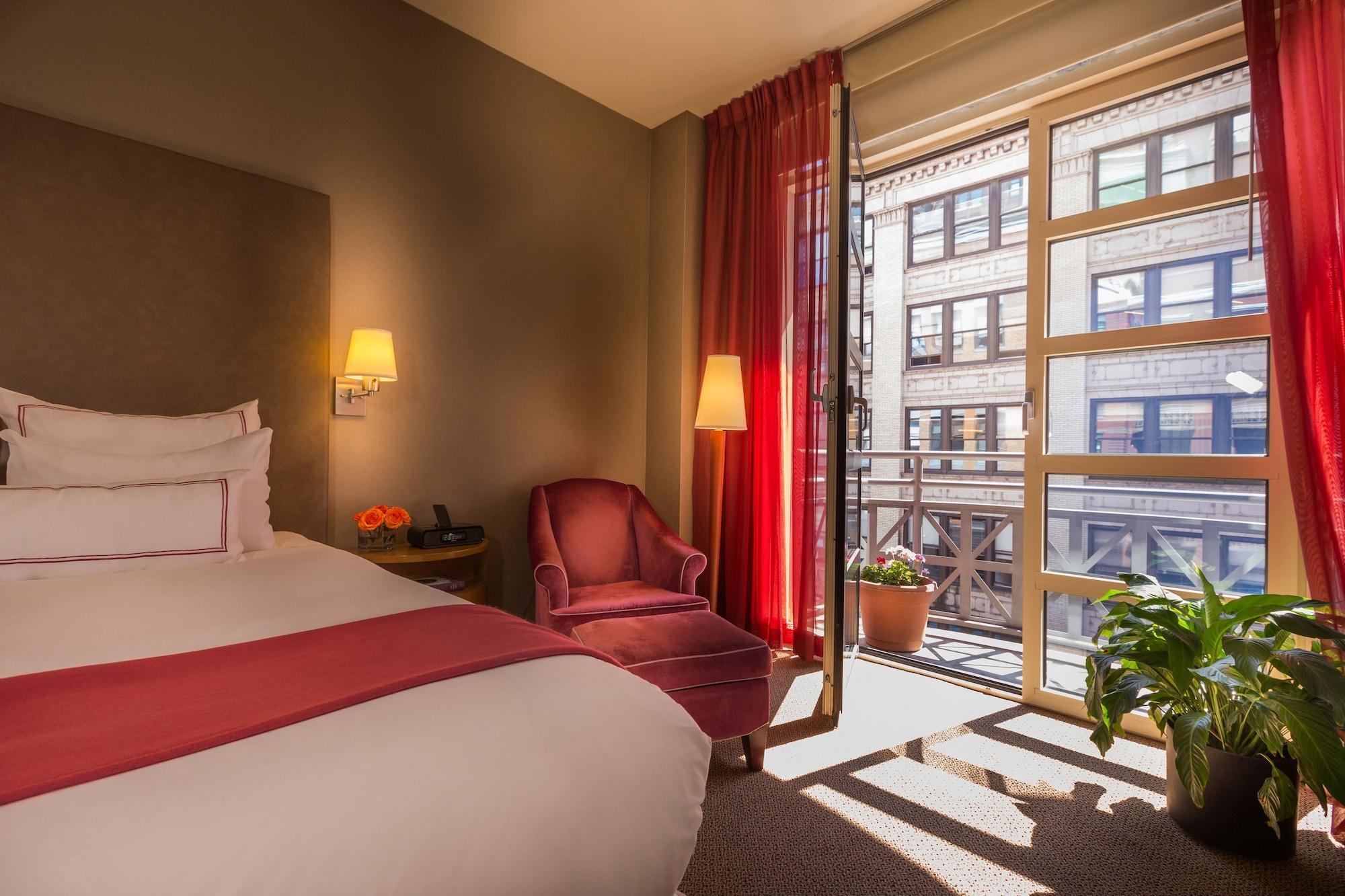 Giraffe By Library Collection Hotel New York