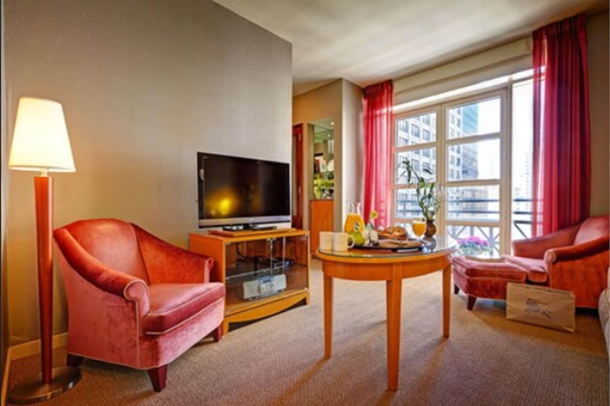 Giraffe By Library Collection 4* New York