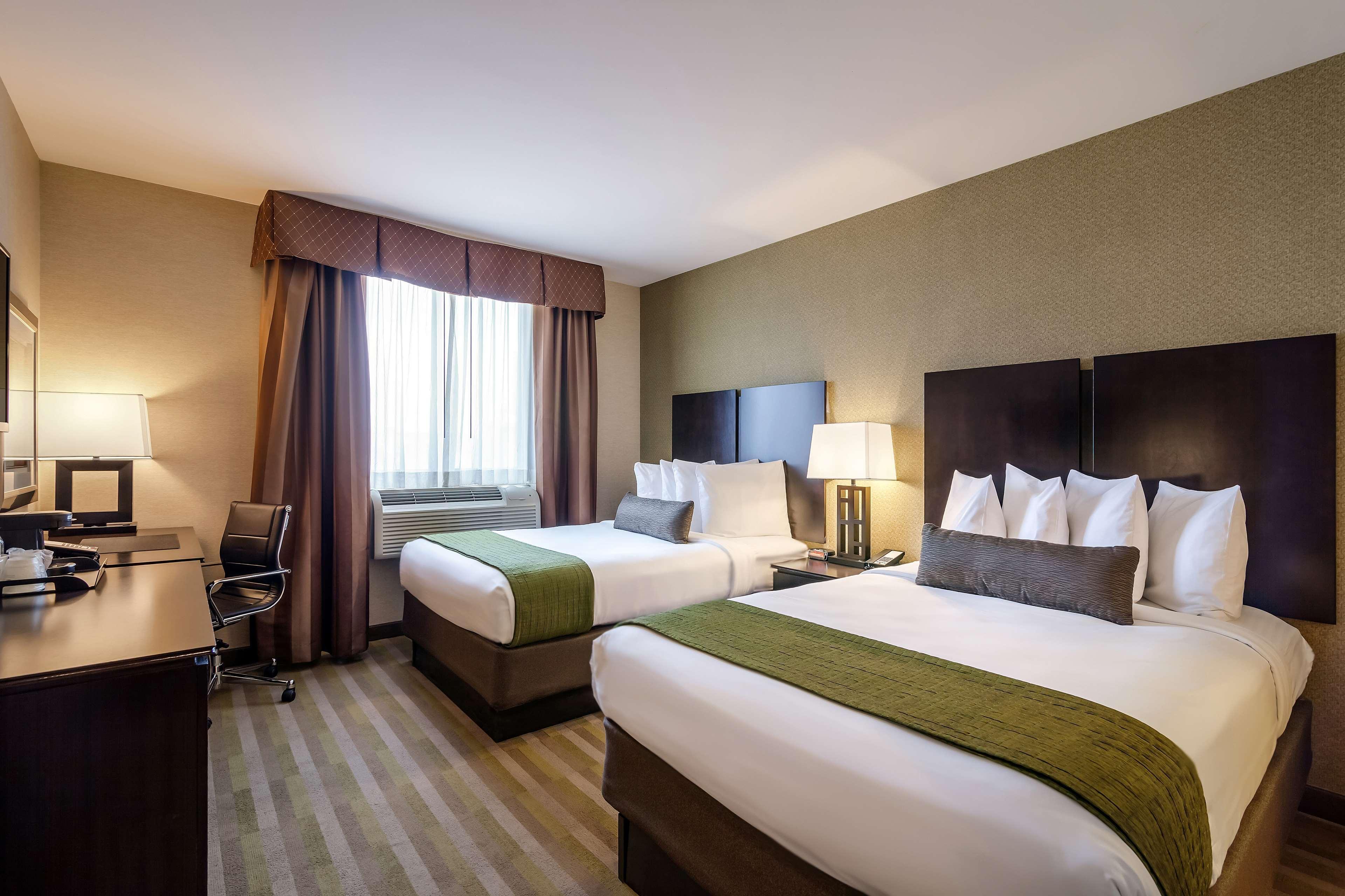 Hotel Western Plaza New York City