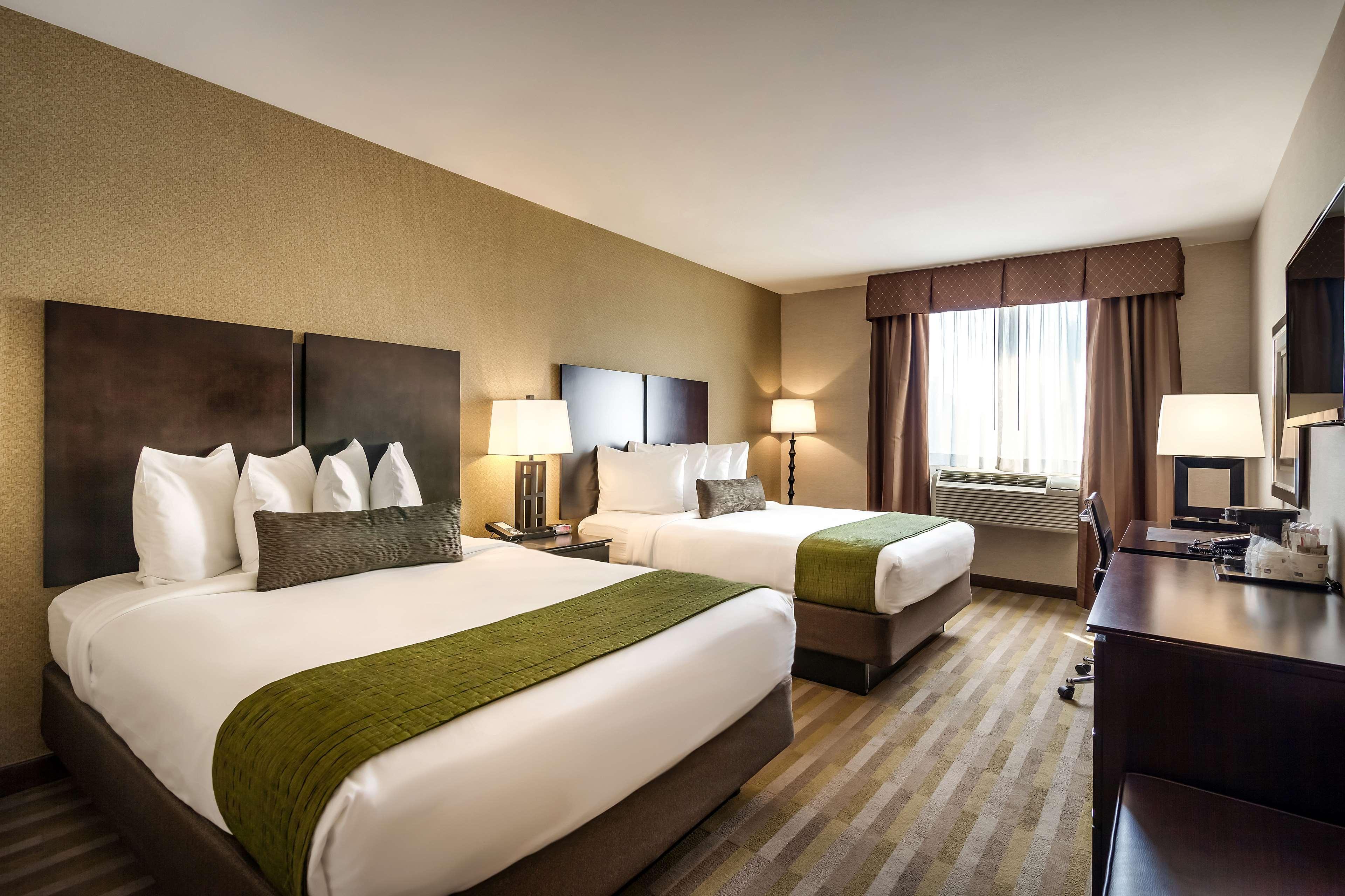 Hotel Western Plaza New York City