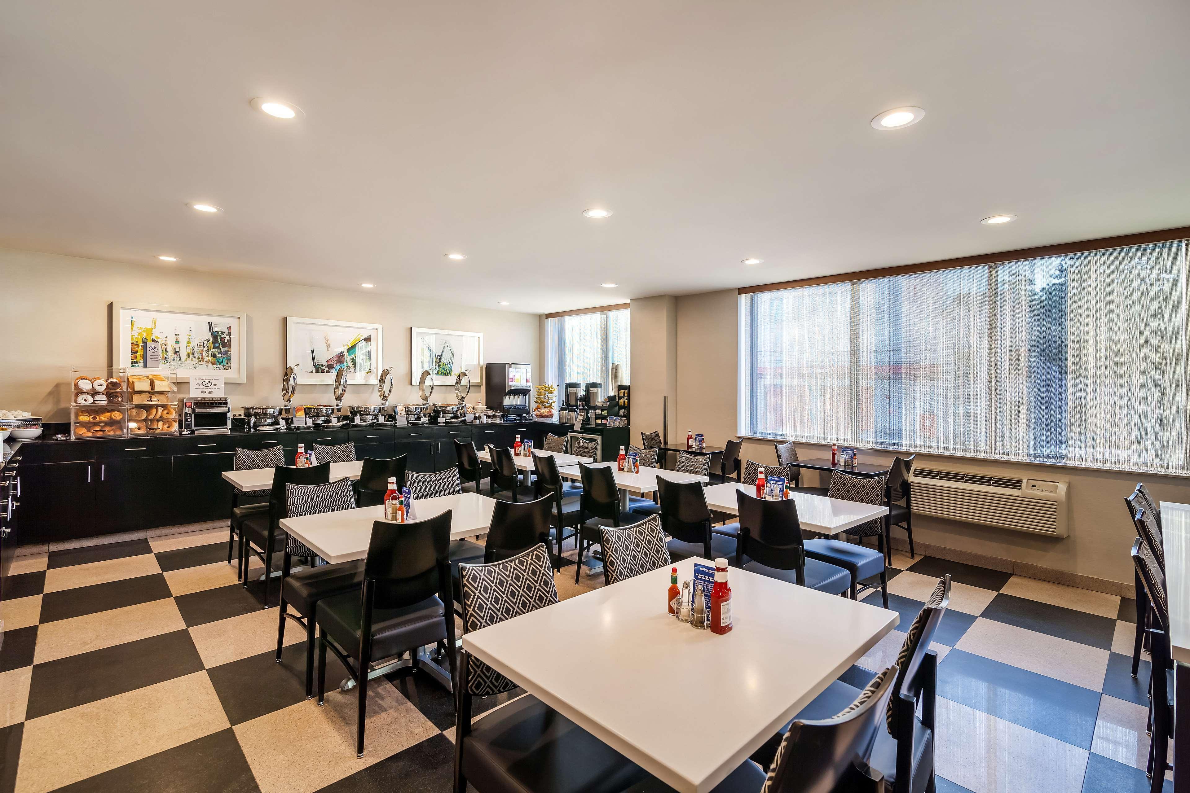 Hotel Western Plaza New York City