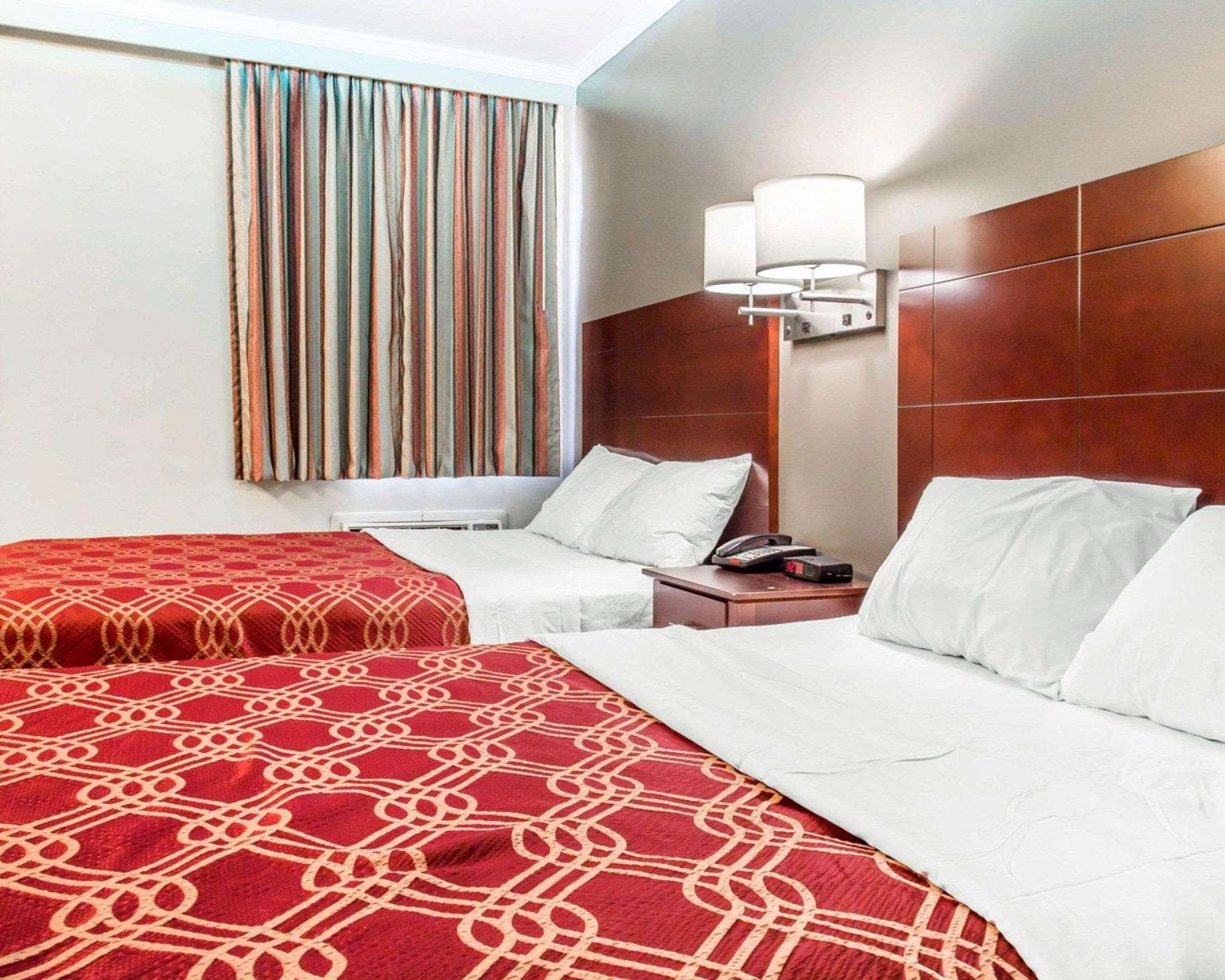 Hotel Econo South Ozone Park 2*