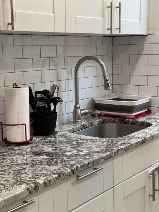Dérive Stays - Affordable Brooklyn Apt. W/ Balcony * New York