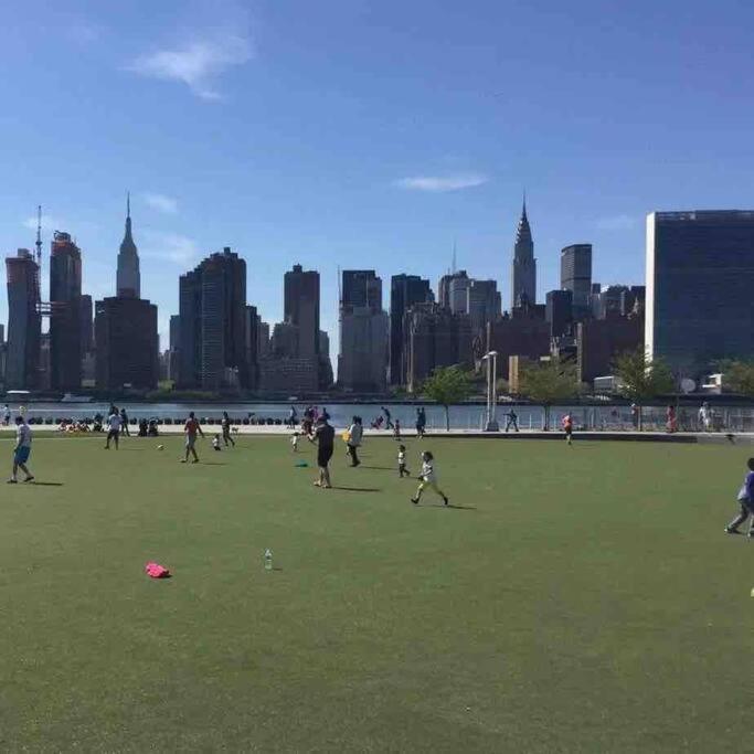 2 Bedrooms 1 Stop From Manhattan - Free Parking And First Floor ! Appartement New York