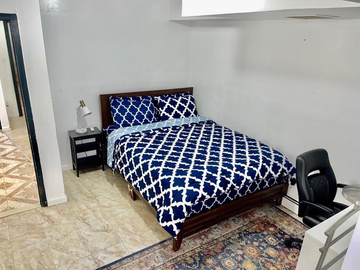 Lejlighed 2 Bedrooms Lr Kit Bath And Backyard 2 Stops To Manhattan *