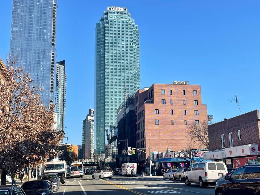 2 Bedrooms 1 Stop From Manhattan - Free Parking And First Floor ! New York