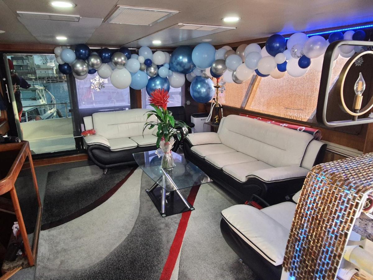 Oceanfront 3-decks @ Yacht Nova York