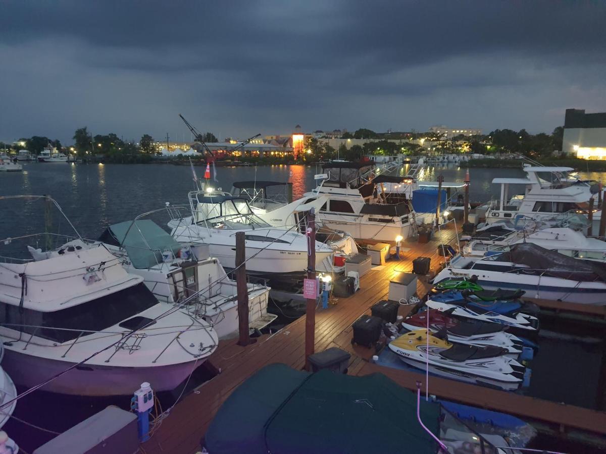 Oceanfront 3-decks @ Yacht Botel Nova York