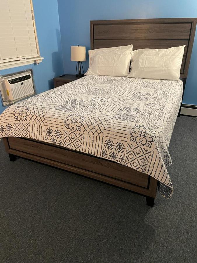 Séjour chez l'habitant Large 3-bedrooms/2-bath Apt, One Block To Train New York