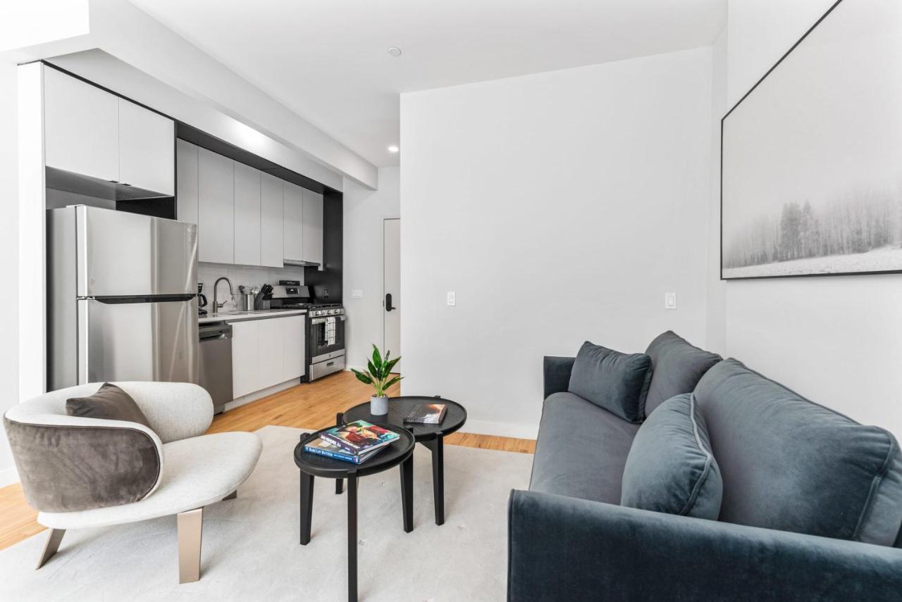 Luxe Studio Apt With Charming Juliet Balcony Hébergement de vacances New York