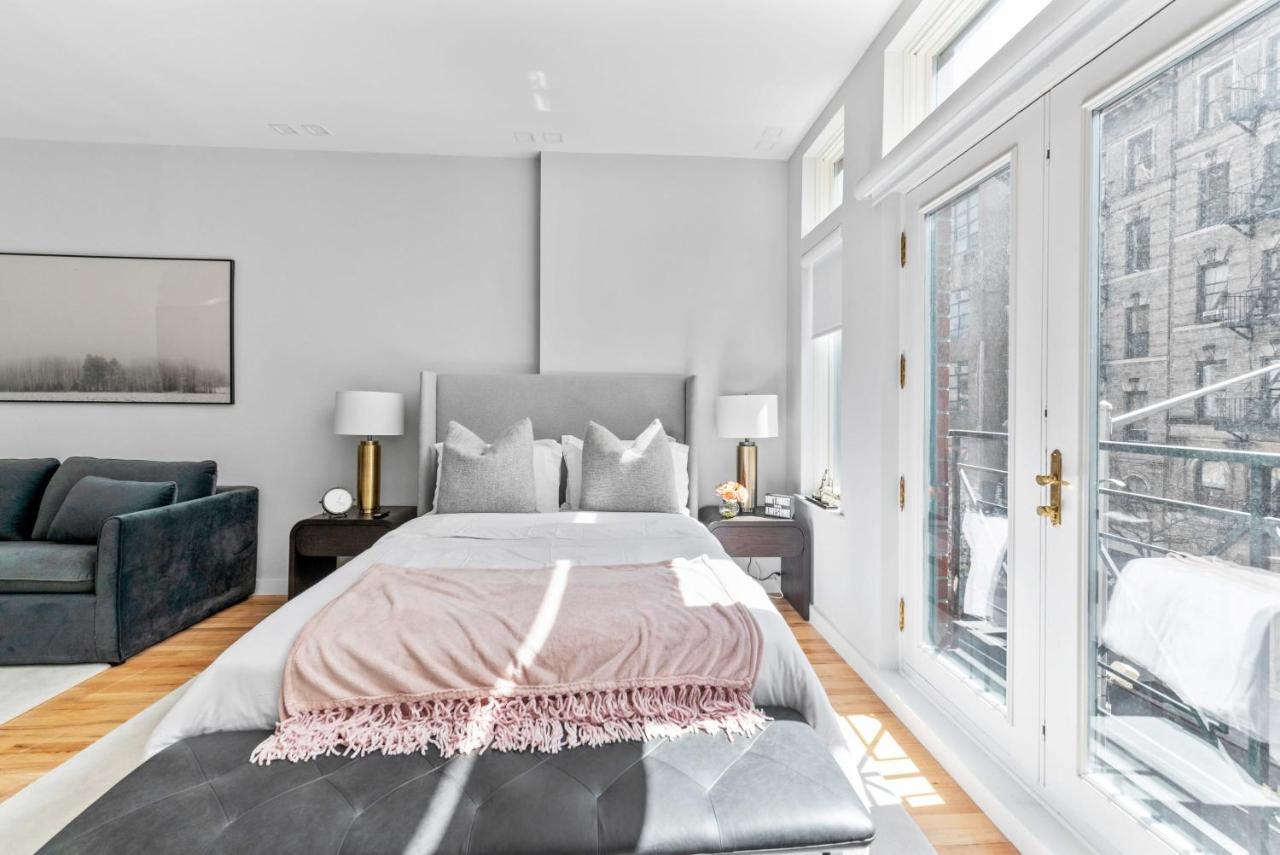 Hébergement de vacances Luxe Studio Apt With Charming Juliet Balcony *