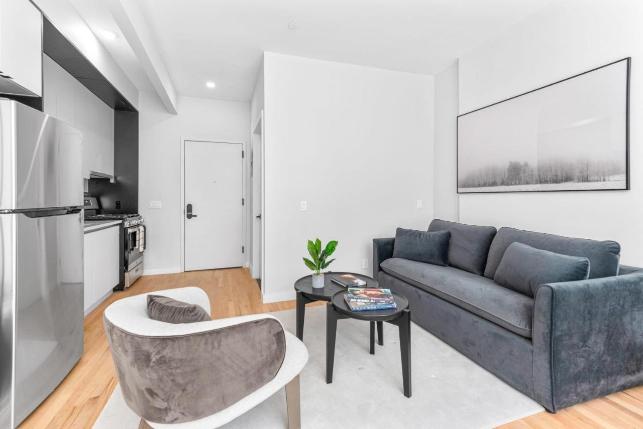 Luxe Studio Apt With Charming Juliet Balcony Hébergement de vacances New York