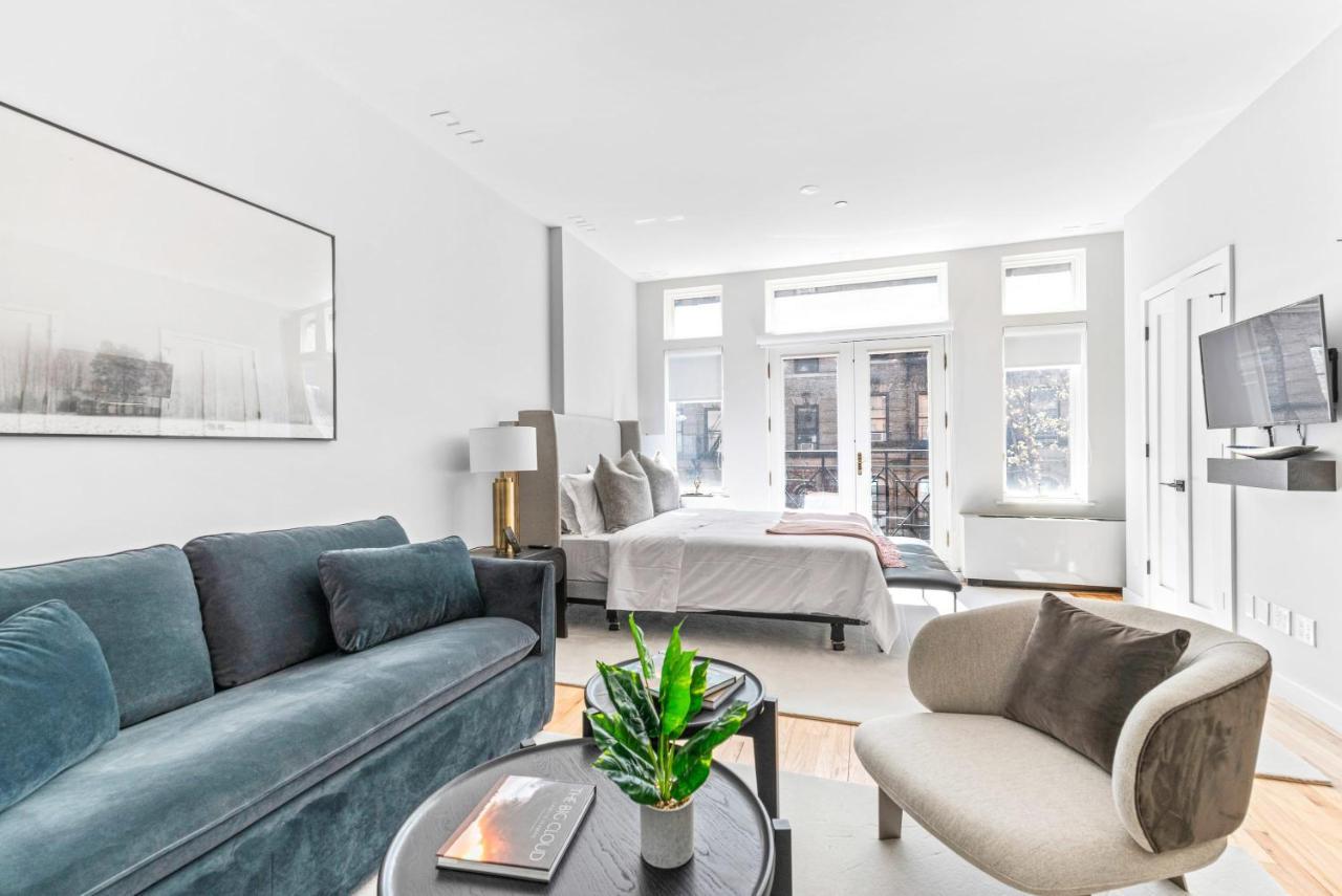 Luxe Studio Apt With Charming Juliet Balcony Hébergement de vacances New York